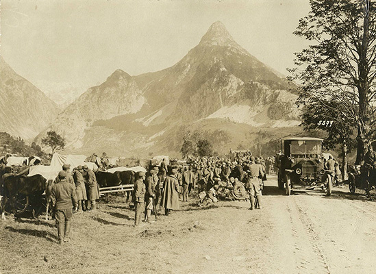 Convoy  militar y de suministros alemán que se dirige hacia la ofensiva del Isonzo