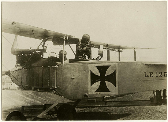 Aviador alemán preparado para el combate
