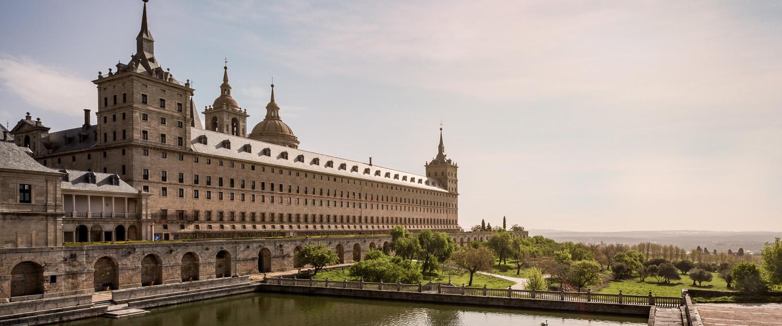Visita al Monasterio del Escorial y paseo por San Lorenzo