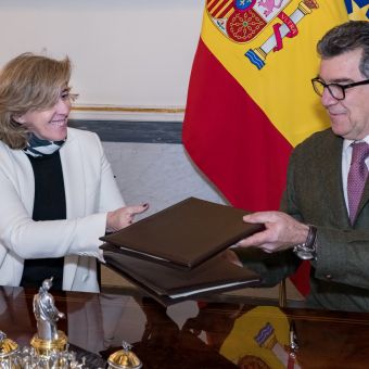 La presidenta de Patrimonio Nacional, Ana de la Cueva, y el presidente de la AEP, Jose Luis Romeu