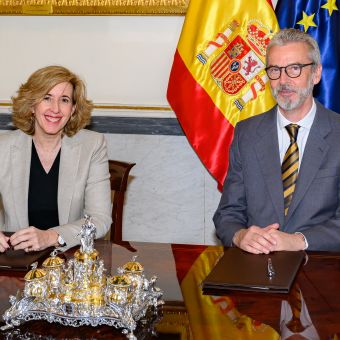 Firma del convenio entre la presidenta de Patrimonio Nacional y el presidentede la Fundación Goethe